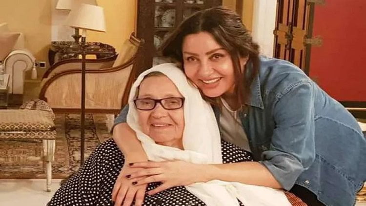 أحزان الفنانة القديرة لطيفة.. نجوم الفن يتوافدون لواجب العزاء 1 elaosboa91420