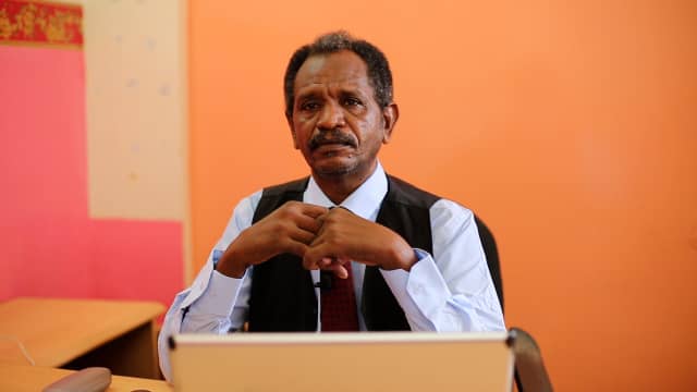 المخرج السوداني عادل ضيف الله يقدم محاضرة عن السينما السودانية 1 المخرج السوداني عادل ضيف الله يقدم محاضرة عن السينما السودانية