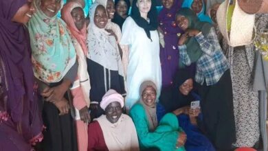أنجلينا جولي تتفقد اللاجئين السودانيين في تشاد 7 أنجلينا جولي تتفقد اللاجئين السودانيين في تشاد
