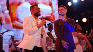 تامر حسني والشامي يشعلان حفلًا ضخمًا في مهرجان مراسي 2 904
