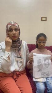 85735 الطفلة رفقة والدتها