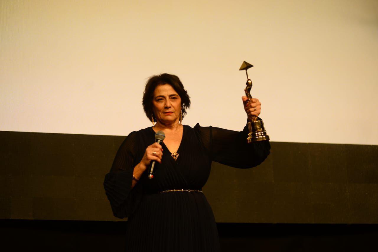 مهرجان القاهرة السينمائي الدولي يكرم الفنانة الفلسطينية هيام عباس بجائزة الهرم الذهبي 1 IMG 20251127 WA0008
