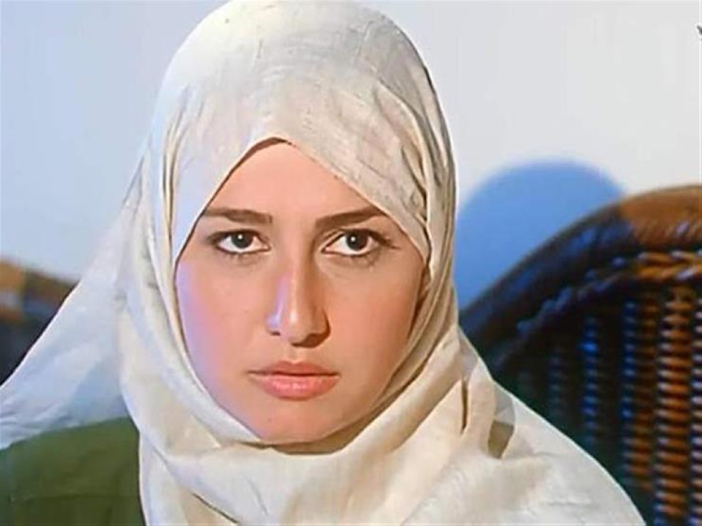 الفنانة حلا شيحة ترتدي الحجاب من جديد وسط دعم الجمهور