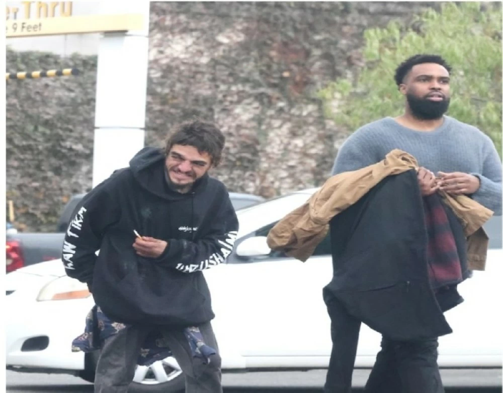 فنان أمريكي يوفر مسكناً لتايلور تشيس بعدما ظهر مشرداً في فيديو 1 2635928
