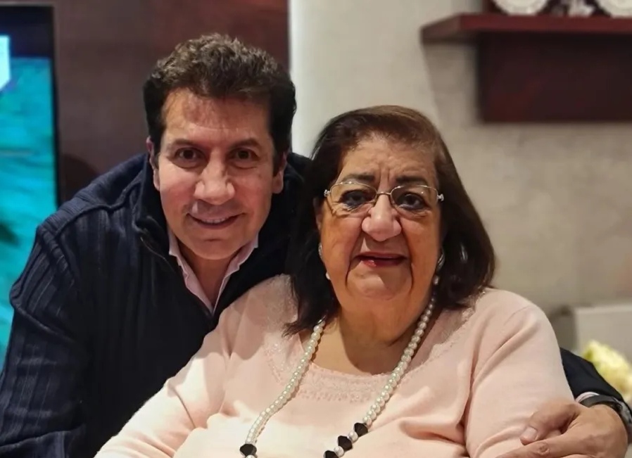 هاني رمزى ينعي والدته: "روح قلبى وأحن قلب عليا" 1 471149.jpg edit 1366070880988959