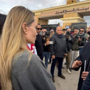 أنجلينا جولي تزور معبر رفح.. زيارة إنسانية لدعم غزة 2 IMG 20260106 WA0023