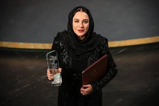 سلاف فواخرجي أول فنانة عربية تفوز بجائزة "سيمرغ البلورية" 1 images 2026 02 15T110538.312